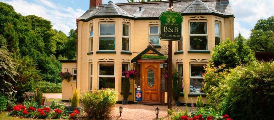 Twin Oaks Guest House Cadnam Bagian luar foto