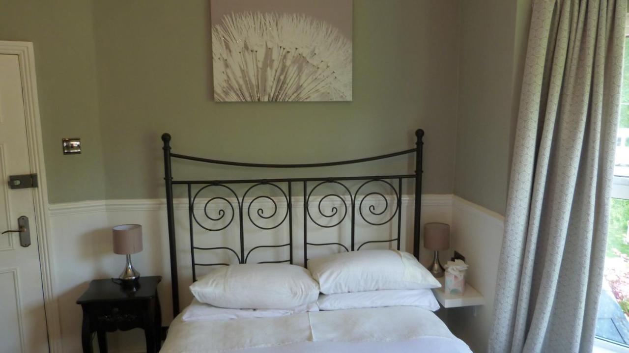 Twin Oaks Guest House Cadnam Bagian luar foto