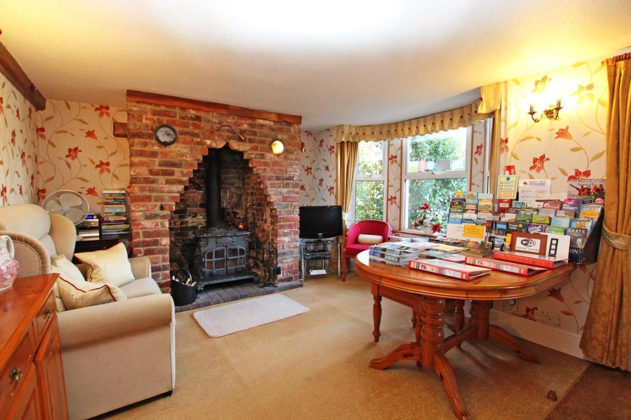 Twin Oaks Guest House Cadnam Bagian luar foto