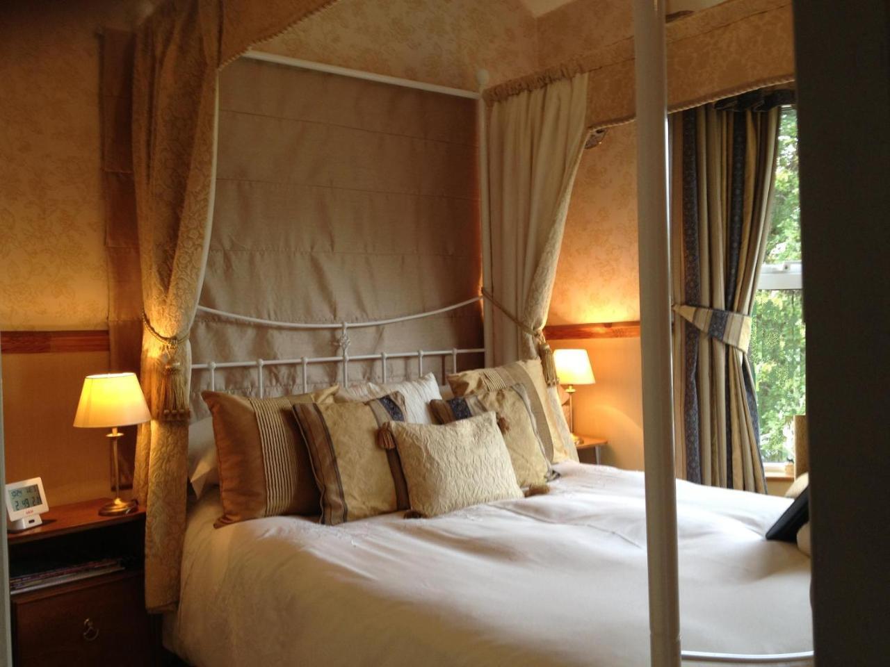 Twin Oaks Guest House Cadnam Bagian luar foto