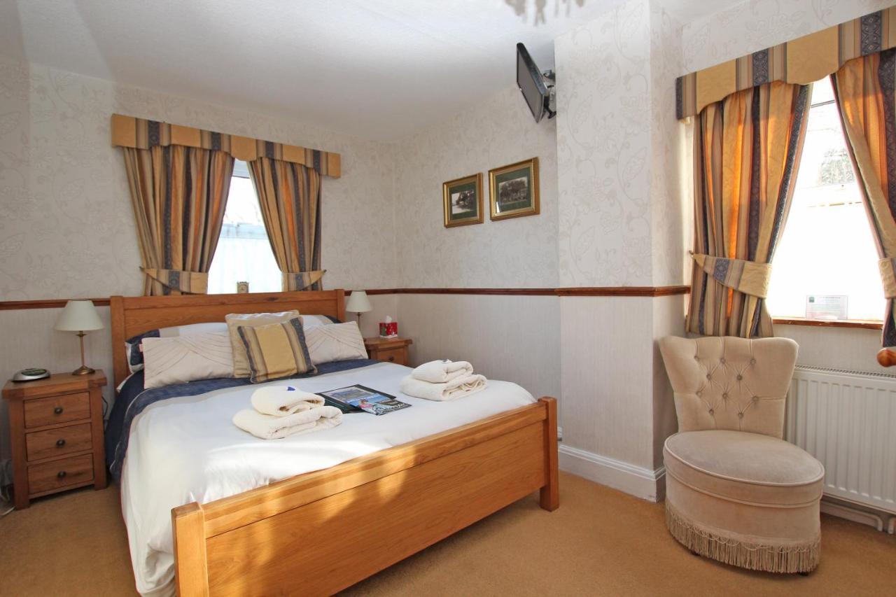 Twin Oaks Guest House Cadnam Bagian luar foto