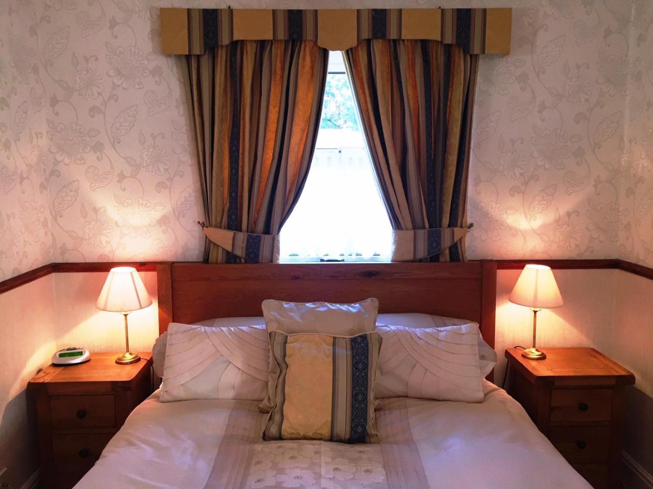 Twin Oaks Guest House Cadnam Bagian luar foto