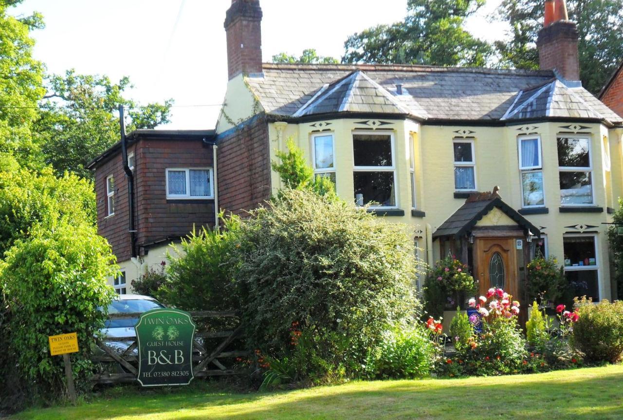Twin Oaks Guest House Cadnam Bagian luar foto